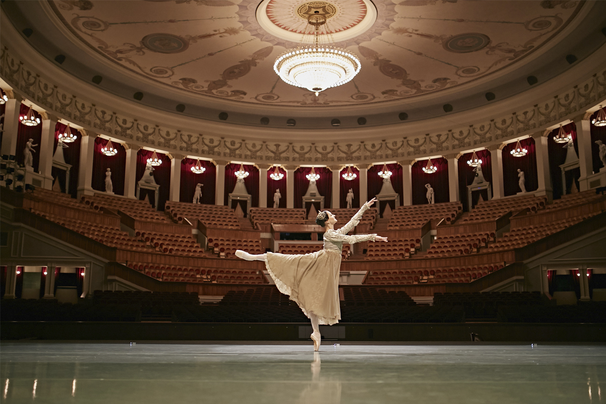 Балетный линолеум Harlequin Cascade 100 — купить в Москве в
